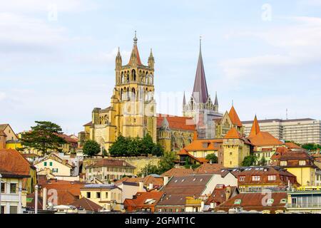 Die Kathedrale Notre Dame von Lausanne gilt als wichtiges gotisches Gebäude. Schweiz. Lausanne ist eine französische Stadt am Genfersee Stockfoto