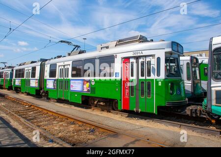Boston Metro MBTA Kinki Sharyo Typ 7 Green Line am Riverside Terminal Station, Newton, Massachusetts, USA. Stockfoto