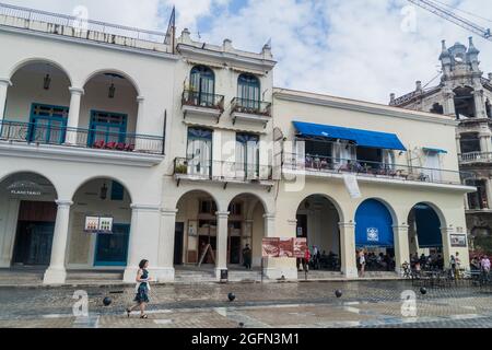 HAVANNA, KUBA - 23. FEB 2016: Alte Kolonialgebäude am Plaza Vieja in Habana Vieja Stockfoto