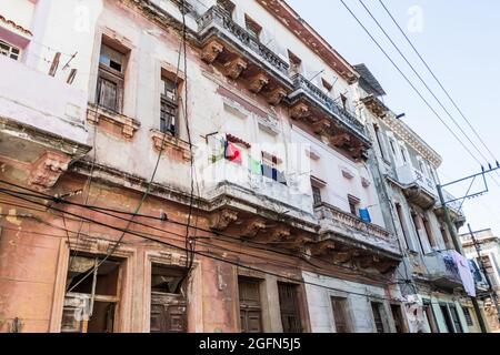 Heruntergekommenes Haus im Stadtteil Havana Centro, Havanna, Kuba Stockfoto