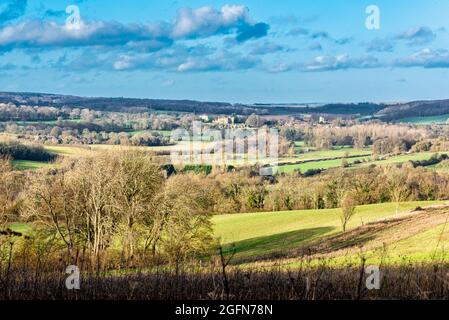 Blick über Chilham und Chilham Castle von den Wye Downs in der Nähe von Crundale, Ashford, Kent Stockfoto