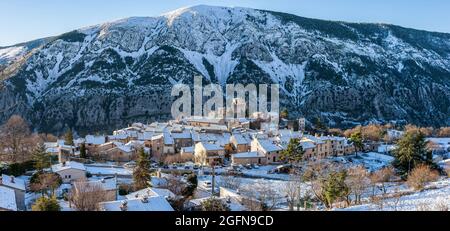 FRANKREICH, ALPES-MARITIMES (06) GREOLIERES DORF Stockfoto