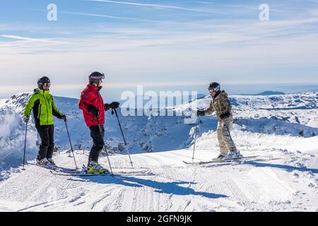 FRANKREICH, ALPES-MARITIMES (06) GREOLIERES-LES-NEIGES, BAHNHOF MIT BLICK AUF DAS MEER, 22 KM ENTFERNT Stockfoto