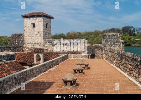 Castillo de San Roam, spanische Kolonialfestung am Eingang zum Izabal-See im Osten Guatemalas. Stockfoto