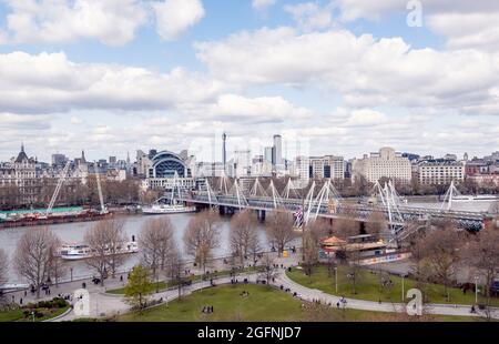 Eine Vogelperspektive auf die Southbank, Waterloo und über die themse in London, Großbritannien. Stockfoto
