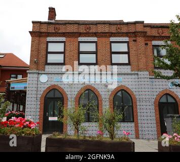12. August 2021 - Wembley, Großbritannien: Fassade des Islamischen Kulturzentrums Stockfoto