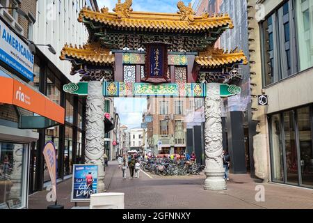 Tor zu Chinatown in der Stadt Den Haag, Holland. Stockfoto