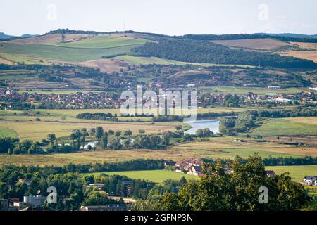 Landschaftlich schöner Blick auf den Fluss Mures und das Tal in Siebenbürgen, Rumänien Stockfoto