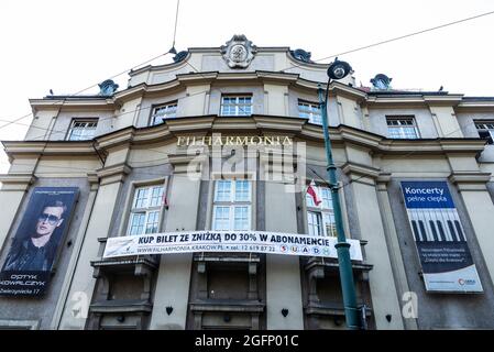 Krakau, Polen - 28. August 2018: Fassade der Krakauer Philharmonie in der Altstadt von Krakau, Polen Stockfoto