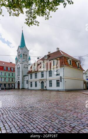 Riga, Lettland - 19. August 2021: Blick auf das historische Stadtzentrum von Riga Stockfoto