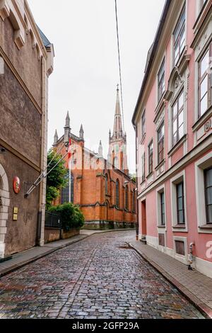 Riga, Lettland - 19. August 2021: Blick auf das historische Stadtzentrum von Riga Stockfoto