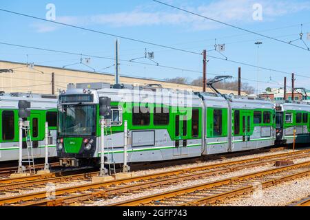 Boston Metro MBTA Green Line Typ 9 Moderne Flotte von CAF USA am Riverside Terminal Station, Newton, Massachusetts, USA. Stockfoto