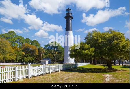 Historischer Leuchtturm im Hunting Island State Park im Bereich Beaufort, South Carolina Stockfoto