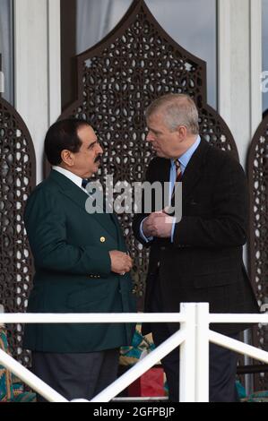 Windsor, Großbritannien. Mai 2017. Seine Majestät König Hamad bin Isa Al Khalifa, König des Königreichs Bahrain (L) und Prinz Andrew, Herzog von York, im Royal Windsor Endurance im Windsor Great Park. Quelle: Maureen McLean/Alamy Stockfoto