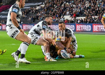 Castleford, Großbritannien. Juni 2021. Castleford Tigers Jordan Turner versucht es am 6/10/2021 in Castleford, Großbritannien. (Foto von Melie Allatt/News Images/Sipa USA) Quelle: SIPA USA/Alamy Live News Stockfoto