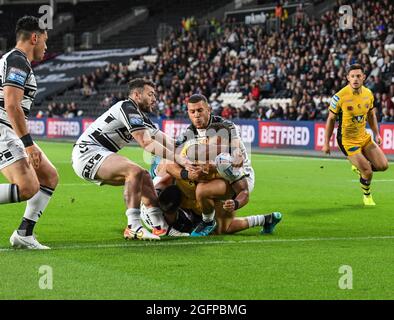 Castleford, Großbritannien. Juni 2021. Castleford Tigers Jordan Turner versucht es am 6/10/2021 in Castleford, Großbritannien. (Foto von Melie Allatt/News Images/Sipa USA) Quelle: SIPA USA/Alamy Live News Stockfoto