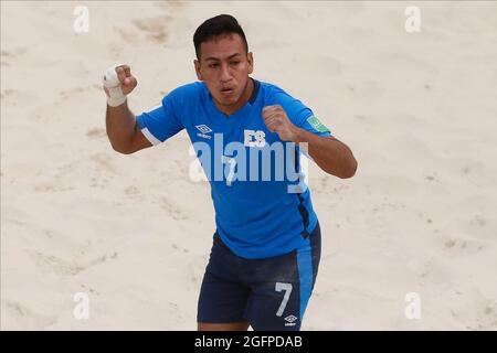 24. August 2021; Luzhniki Stadium, Moskau, Russland: FIFA World Cup Beach Football Turnier; Elmer Robles aus El Salvador feiert sein Tor während des Spiels zwischen El Salvador und der Schweiz, in der 3. Runde der Gruppe C Stockfoto