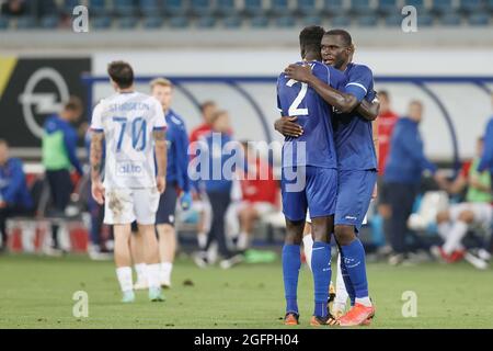 Gents Spieler feiern nach dem Gewinn eines Fußballspiels zwischen dem belgischen Team KAA Gent und dem polnischen Team Rakow Czestochowa, Donnerstag, 26. August 2021 in Gent, Stockfoto