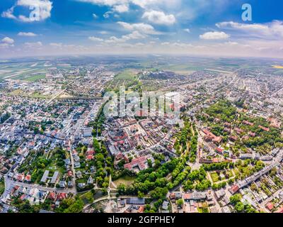 Sonniger Tag in Koscian, Stadt in wielkopolskie voivodenship Luftaufnahme Stockfoto