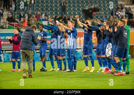 Gents Spieler feiern nach dem Gewinn eines Fußballspiels zwischen dem belgischen Team KAA Gent und dem polnischen Team Rakow Czestochowa, Donnerstag, 26. August 2021 in Gent, Stockfoto