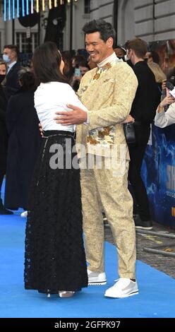 Foto muss gutgeschrieben werden ©Alpha Press 079965 26/08/2021 Michelle Yeoh und Destin Daniel Cretton Sang Chi und The Legend of the Ten Rings UK Gala Screening in London Stockfoto