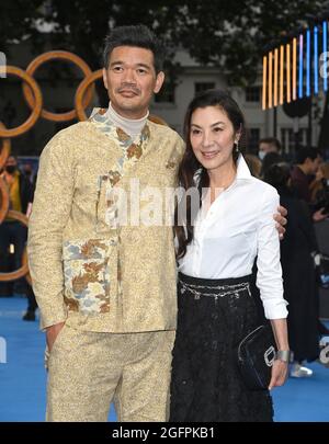 Foto muss gutgeschrieben werden ©Alpha Press 079965 26/08/2021 Michelle Yeoh und Destin Daniel Cretton Sang Chi und The Legend of the Ten Rings UK Gala Screening in London Stockfoto