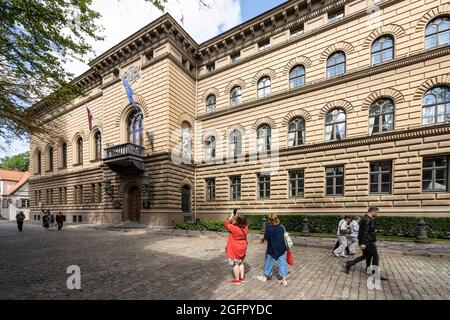 Riga, Lettland. 22. August 2021. Latvijas Republiken Saeima, das Parlamentsgebäude der Lettischen Republik im Stadtzentrum Stockfoto