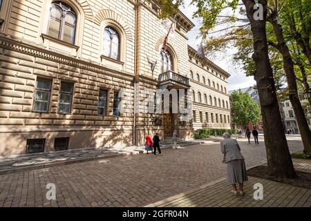 Riga, Lettland. 22. August 2021. Latvijas Republiken Saeima, das Parlamentsgebäude der Lettischen Republik im Stadtzentrum Stockfoto