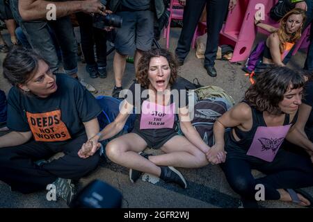 Extinction Rebellion (XR) Tag drei der Klimaschutzmaßnahmen vom Piccadilly Circus zur Oxford Street, London, Großbritannien. Stockfoto
