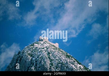 Frankreich. Ariège (09) Burg der Katharer von Montsegur im Schnee Stockfoto