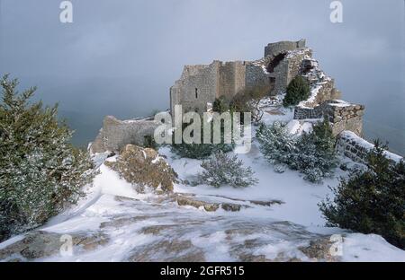 Frankreich. Aude (11) Burg der Katharer von Peyrepertuse unter dem Schnee Stockfoto