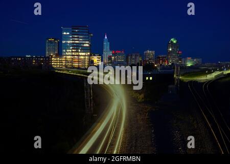 Downtown Raleigh North Carolina Sky Line bei Nacht Stockfoto