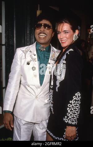 Little Richard und Linda Gray nehmen an der Eröffnung des Butler und Wilson Jewlery Store am 14. Juni 1989 am Sunset Boulevard in Hollywood, Kalifornien, Teil. Quelle: Ralph Dominguez/MediaPunch Stockfoto