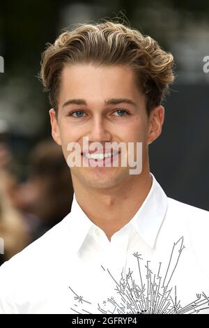 LONDON, GROSSBRITANNIEN - 12. Sep 2018: AJ Pritchard nimmt an der Weltpremiere von „King of Thieves“ im Vue West End am 12. September 2018 in London, E, Teil Stockfoto