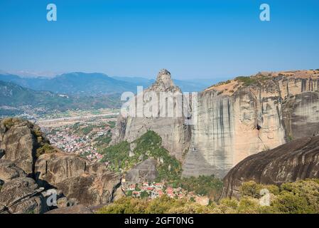 Meteora, Griechenland. Schreckliche Felsformationen aus Sandstein Stockfoto