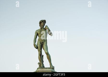 David-Statue vor hellem Hintergrund in Florenz, Toskana, Italien Stockfoto