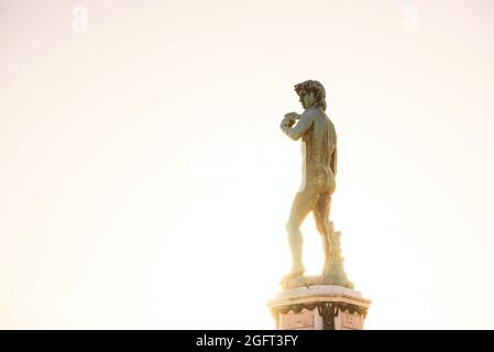 David-Statue vor hellem Hintergrund in Florenz, Toskana, Italien Stockfoto