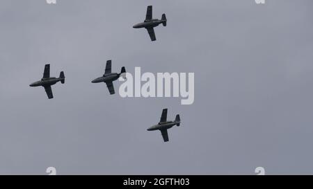 Zeltweg, Österreich 6. SEPTEMBER 2019 vier Militärflugzeuge im Flug in Formation am bewölkten Himmel. Speicherplatz kopieren. SAAB 105 der österreichischen Luftwaffe Stockfoto