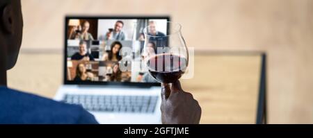 Virtuelle Weinprobe Dinner-Event Online Mit Laptop Stockfoto