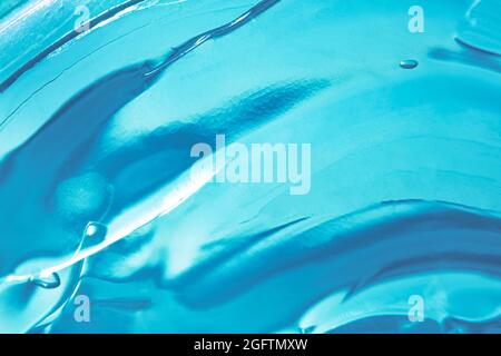 Blau Flüssiges kosmetisches Wasser Gel verschmiert Textur Stockfoto