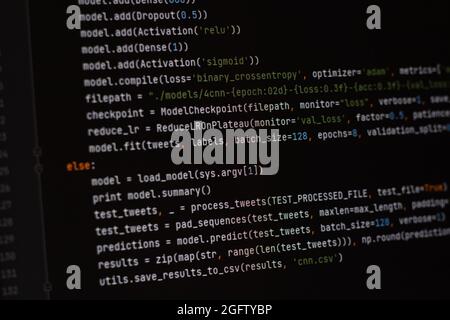 Entwickler Python, java-Skript, HTML, css-Quellcode auf dem Bildschirm. Schreiben Skript des Software-Entwicklers. Programm-Codierung. Programmierer Bearbeitung von Code Stockfoto