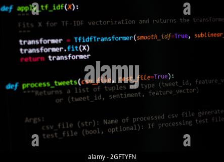 Entwickler Python, java-Skript, HTML, css-Quellcode auf dem Bildschirm. Schreiben Skript des Software-Entwicklers. Programm-Codierung. Programmierer Bearbeitung von Code Stockfoto