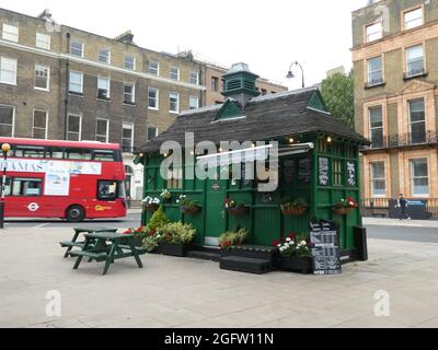 Russell Square Cabmans Obdach und Café in London Stockfoto