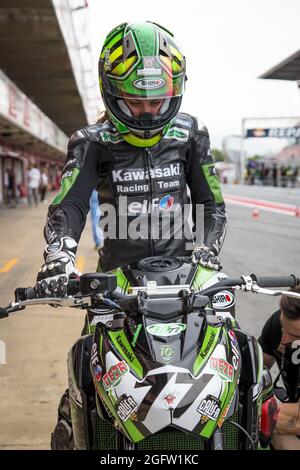 CIRCUIT DE CATALUNYA, SPANIEN - 15. Jun 2016: Ein Fahrer bei der katalanischen Meisterschaft des Motorradfahrens auf dem Circuit Catalunya, Barcelona, Spanien Stockfoto