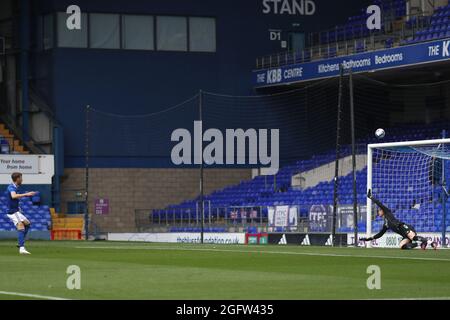 Ben Morris aus Ipswich Town verfehlt eine Strafe - Ipswich Town U23 gegen Coventry City U23, Professional Development League Two, Portman Road, Ipswich, Großbritannien - 16. August 2021 Stockfoto