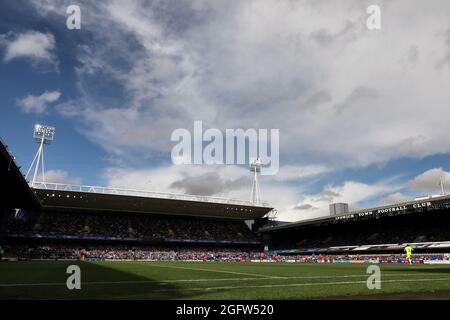 Allgemeine Ansicht der Portman Road, Heimat des Ipswich Town Football Club mit Fans auf den Tribünen - Ipswich Town V Morecambe, Sky Bet League One, Portman Road, Ipswich, Großbritannien - 7. August 2021 nur zur redaktionellen Verwendung – es gelten die Einschränkungen von DataCo Stockfoto