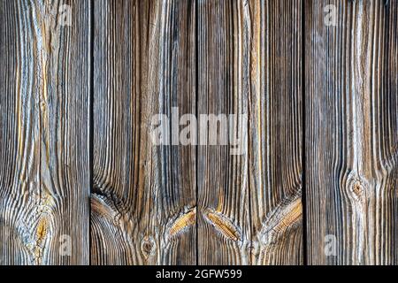 Hölzerne Scheunenwand aus Brettern. Stockfoto