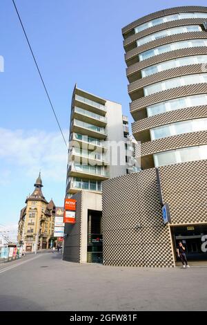 Straßenansicht des Chauderon Platzes (Place Chauderon) in Lausanne, Hauptstadt des Kantons Waadt, Schweiz. Stockfoto