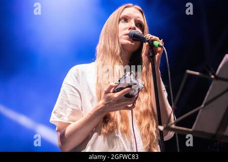 Turin Italien. 26. August 2021. Die englische Post-Punk-Band DRY CLEANING spielt live auf der Bühne des Spazio 211 während des 'Todays Festival 2021'. Stockfoto