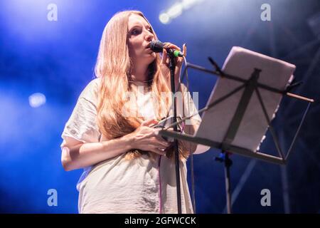 Turin Italien. 26. August 2021. Die englische Post-Punk-Band DRY CLEANING spielt live auf der Bühne des Spazio 211 während des 'Todays Festival 2021'. Stockfoto